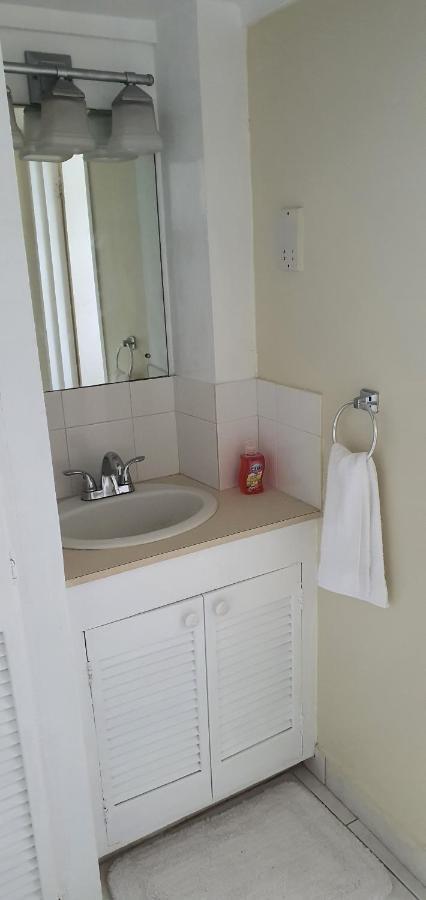Hastings Towers 4D - Studio Apt Opp Beach Bridgetown Zewnętrze zdjęcie