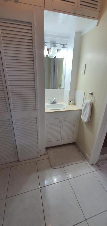 Hastings Towers 4D - Studio Apt Opp Beach Bridgetown Zewnętrze zdjęcie